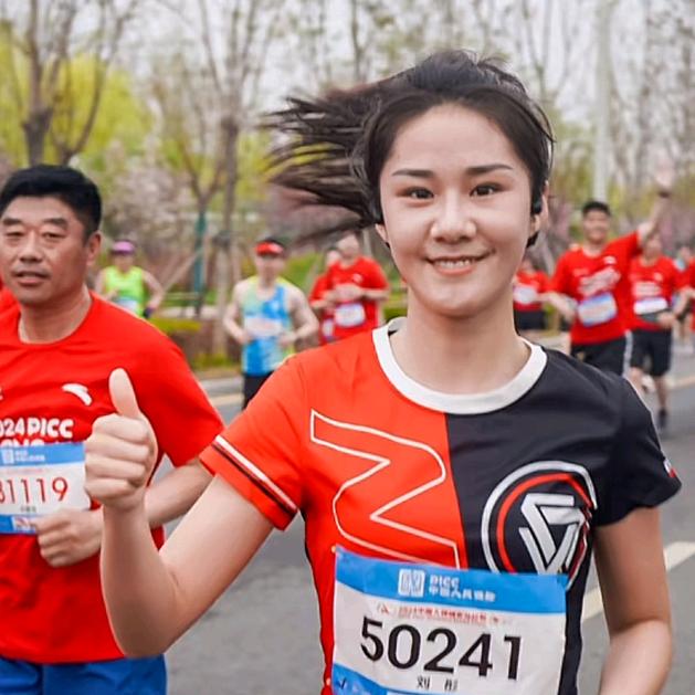 爱跑步的卖花小姐姐