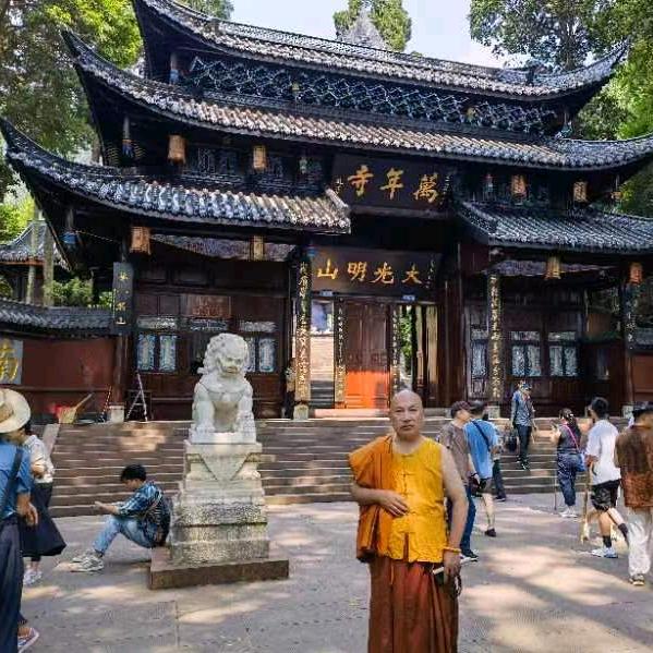 洛桑加措（智仁）