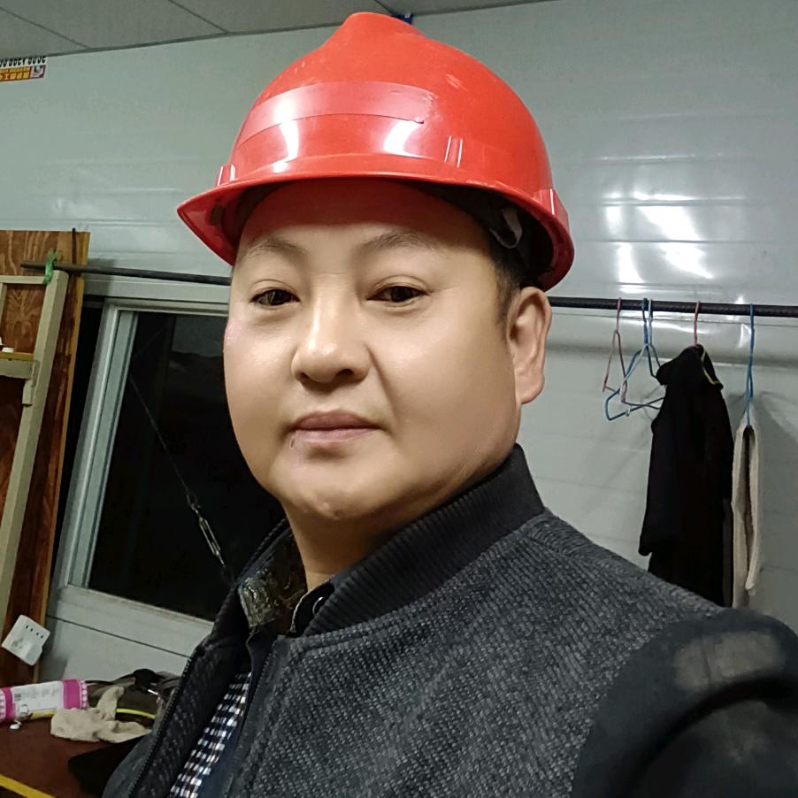 脚踏实地干工地搬砖