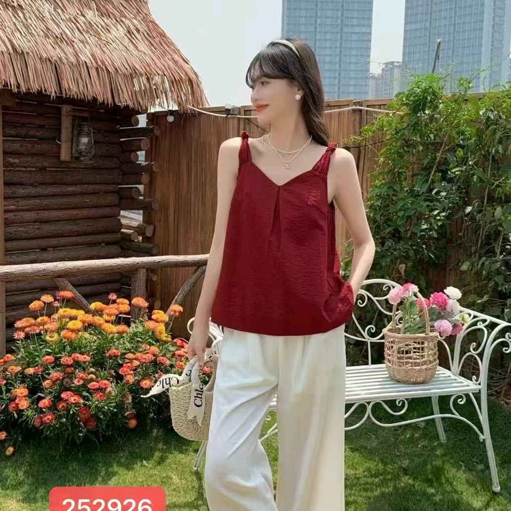 英桥MNY美女樱服装店