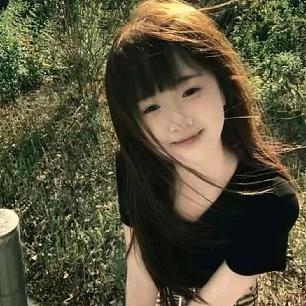 八块腹肌小姐姐º