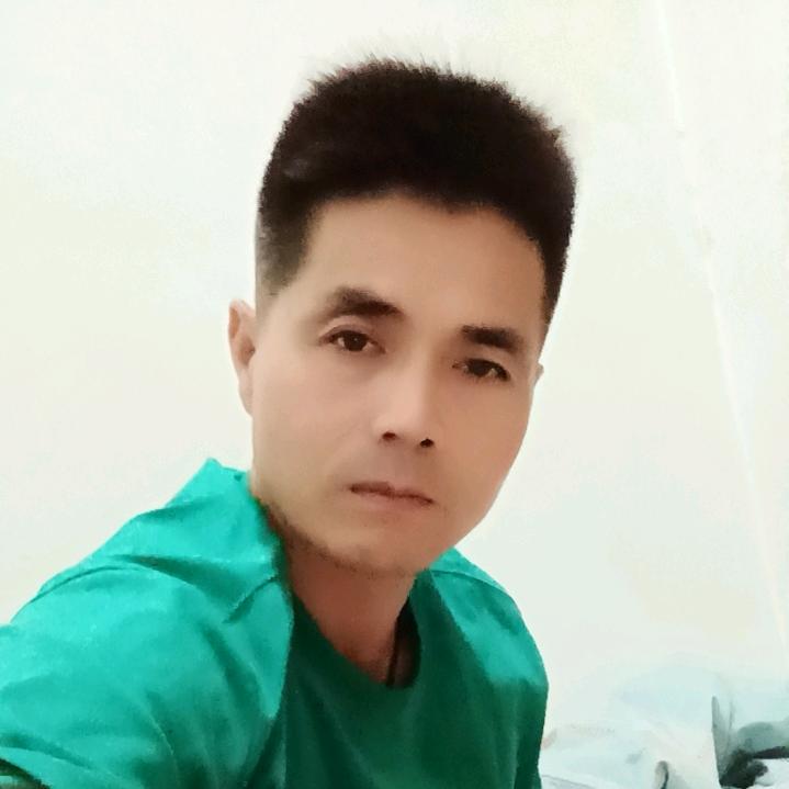 山顶的孤狼