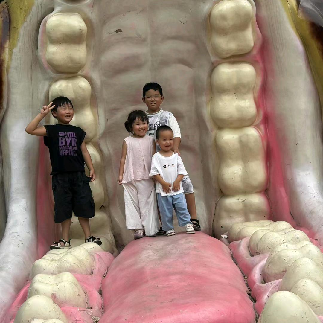 开心的一家人