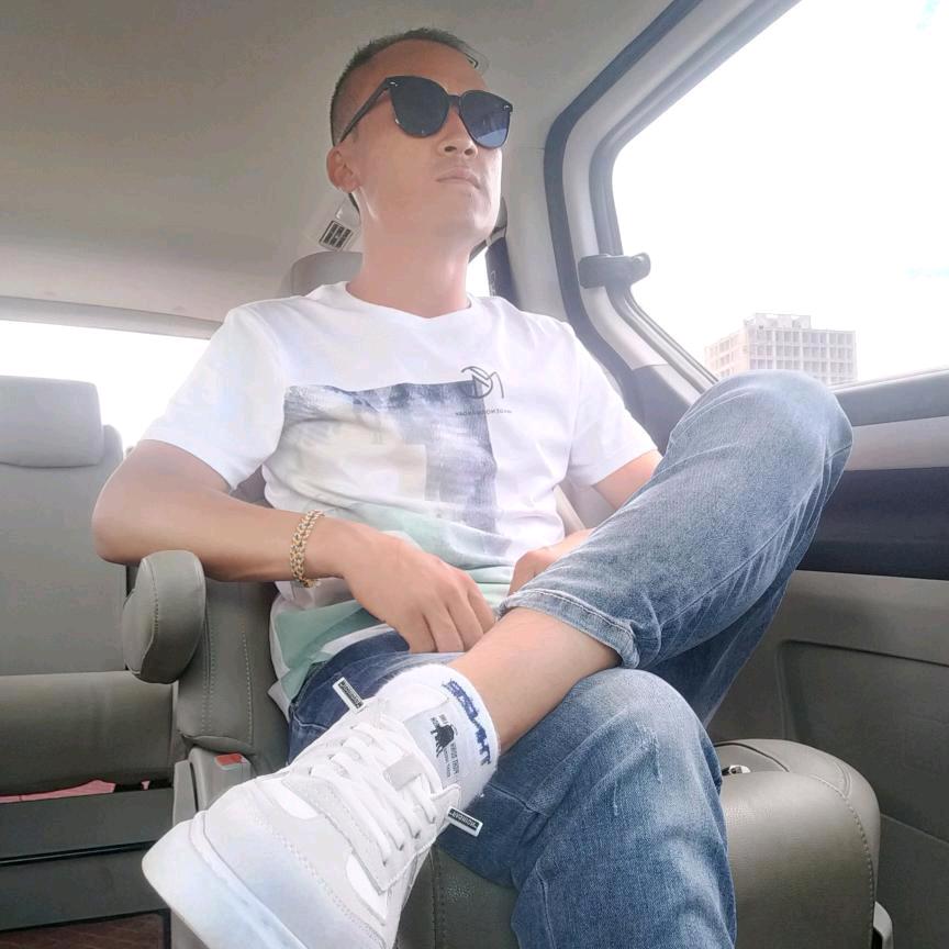 云南小飞总二手车