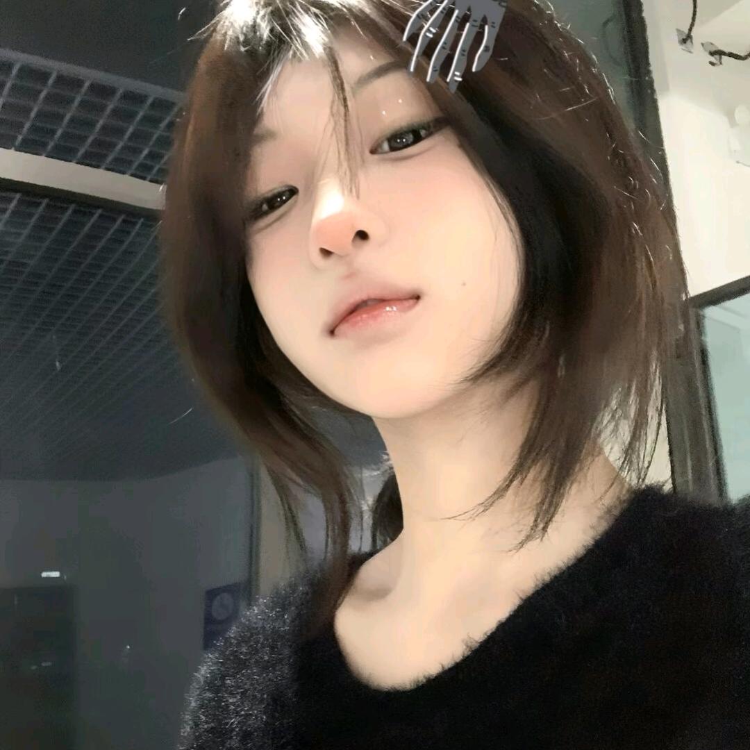 小 孩 姐.^