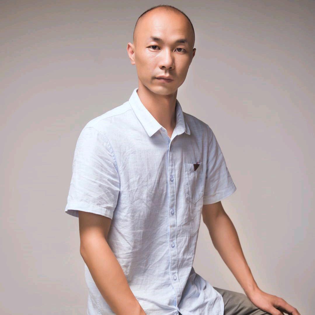 在长沙免费维修麻将机的光头哥