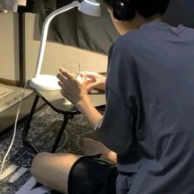 亦世゜