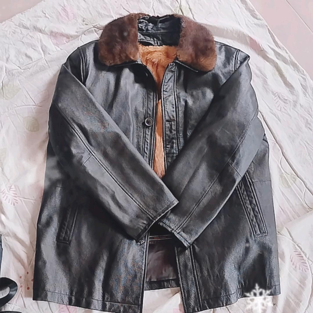 东姐皮衣服饰店