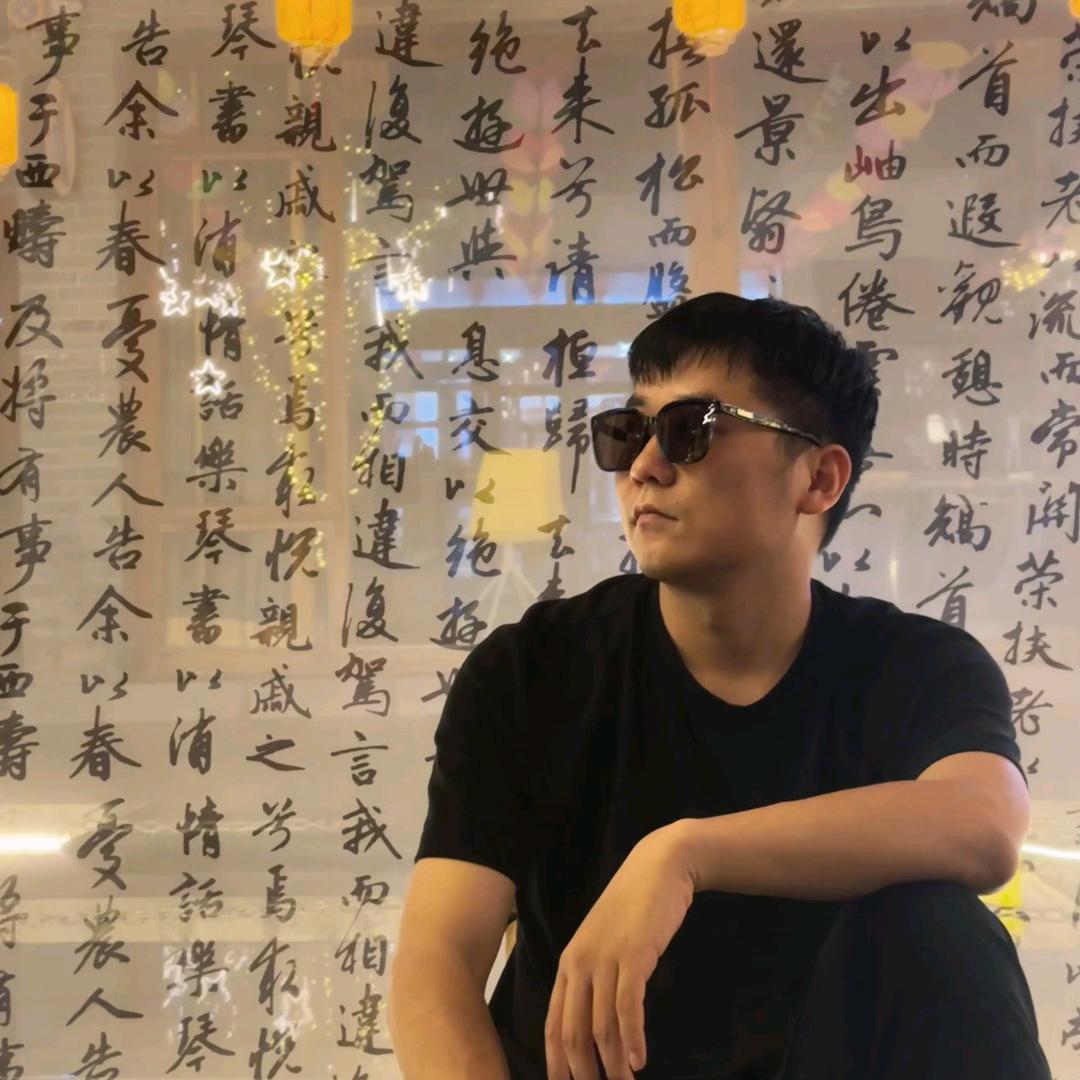 晗晗.