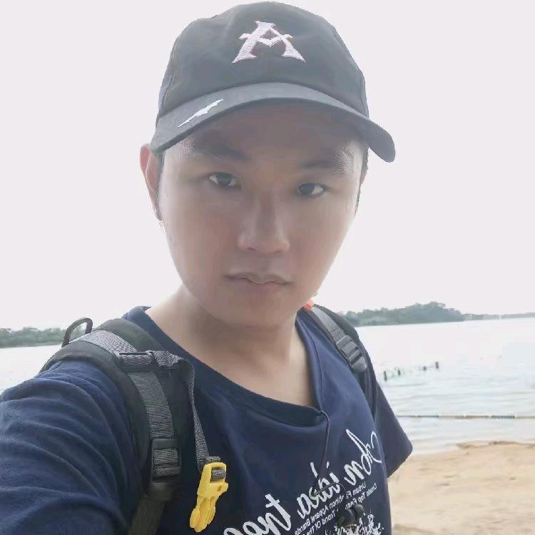 小鬼玩筛子