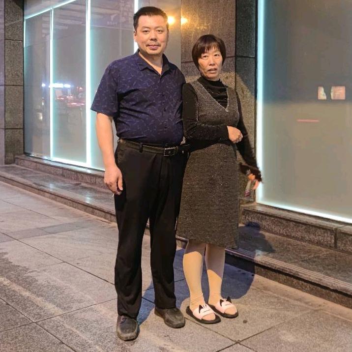 五峰牛庄中药材李光美