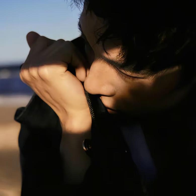 心机之蛙一直摸黑肚子