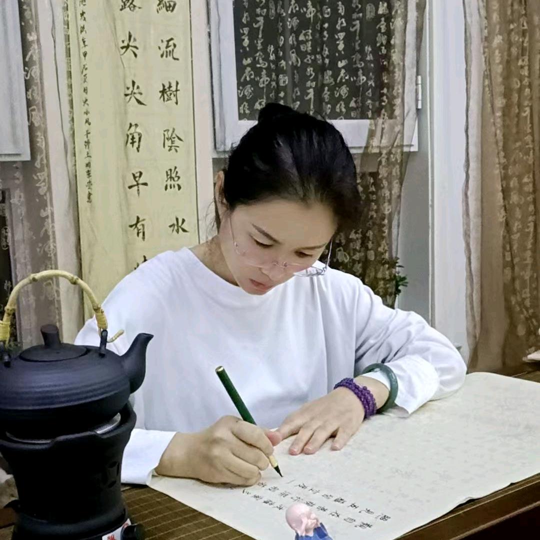 柒月