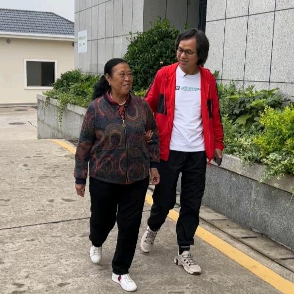 瑛派儿老黄好生活日常