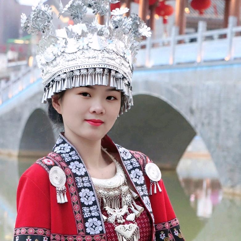苗族 小花妹