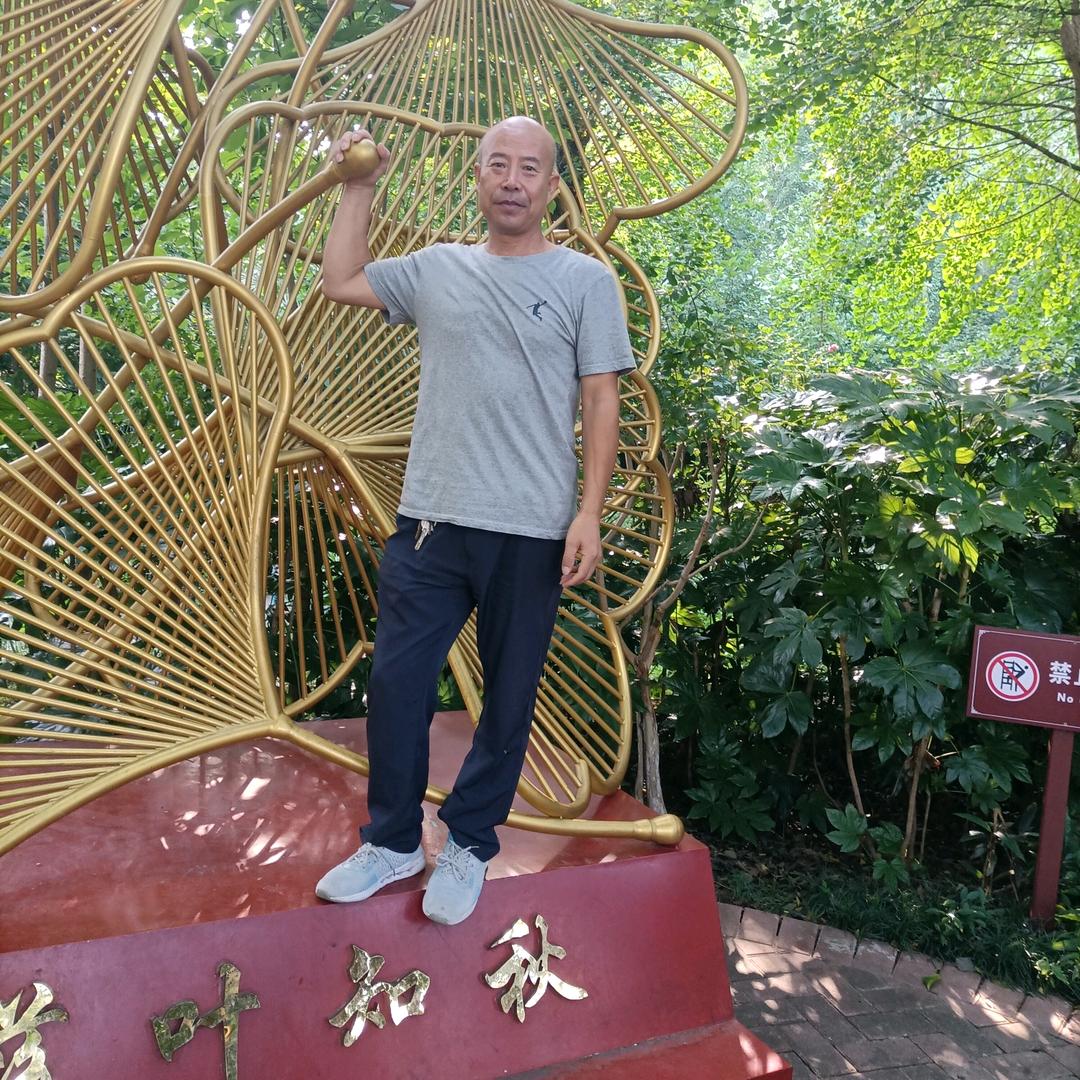光头老哥
