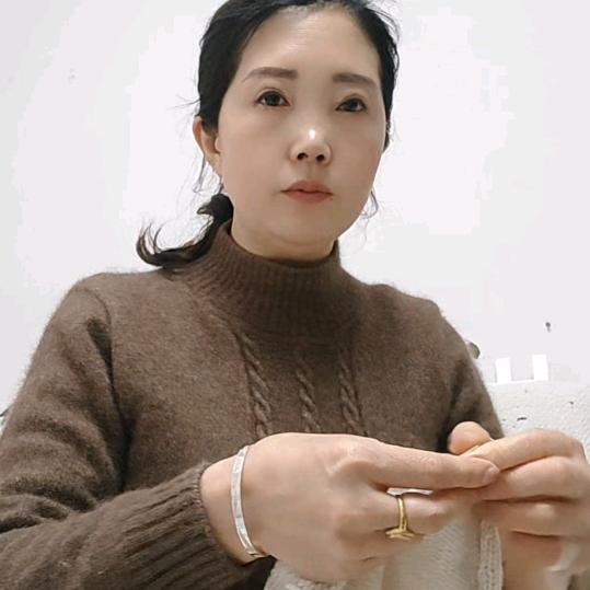 姐姐爱编织