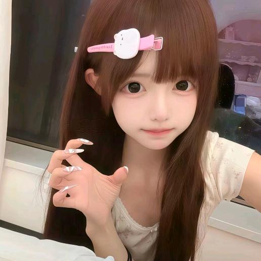 王  楚  涵.