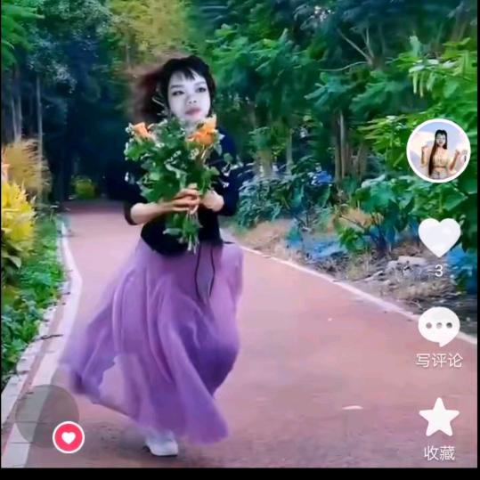 木炭烧烤妹