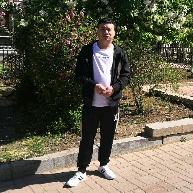 勤奋大男孩