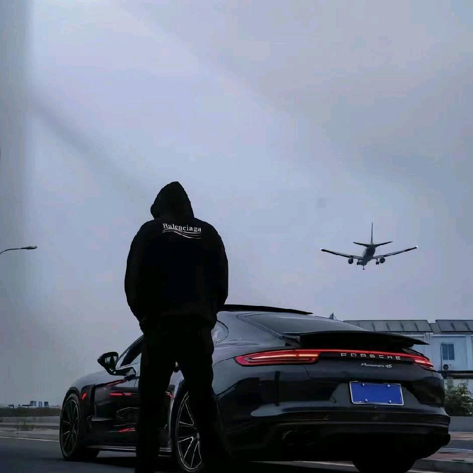小绵羊发呆