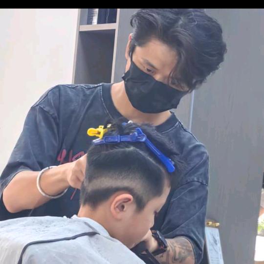 山禾男发   创始人   （阿杰）