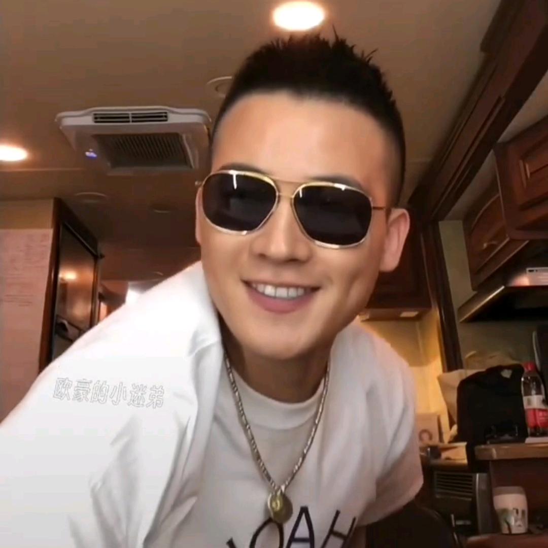 董哈哈♬