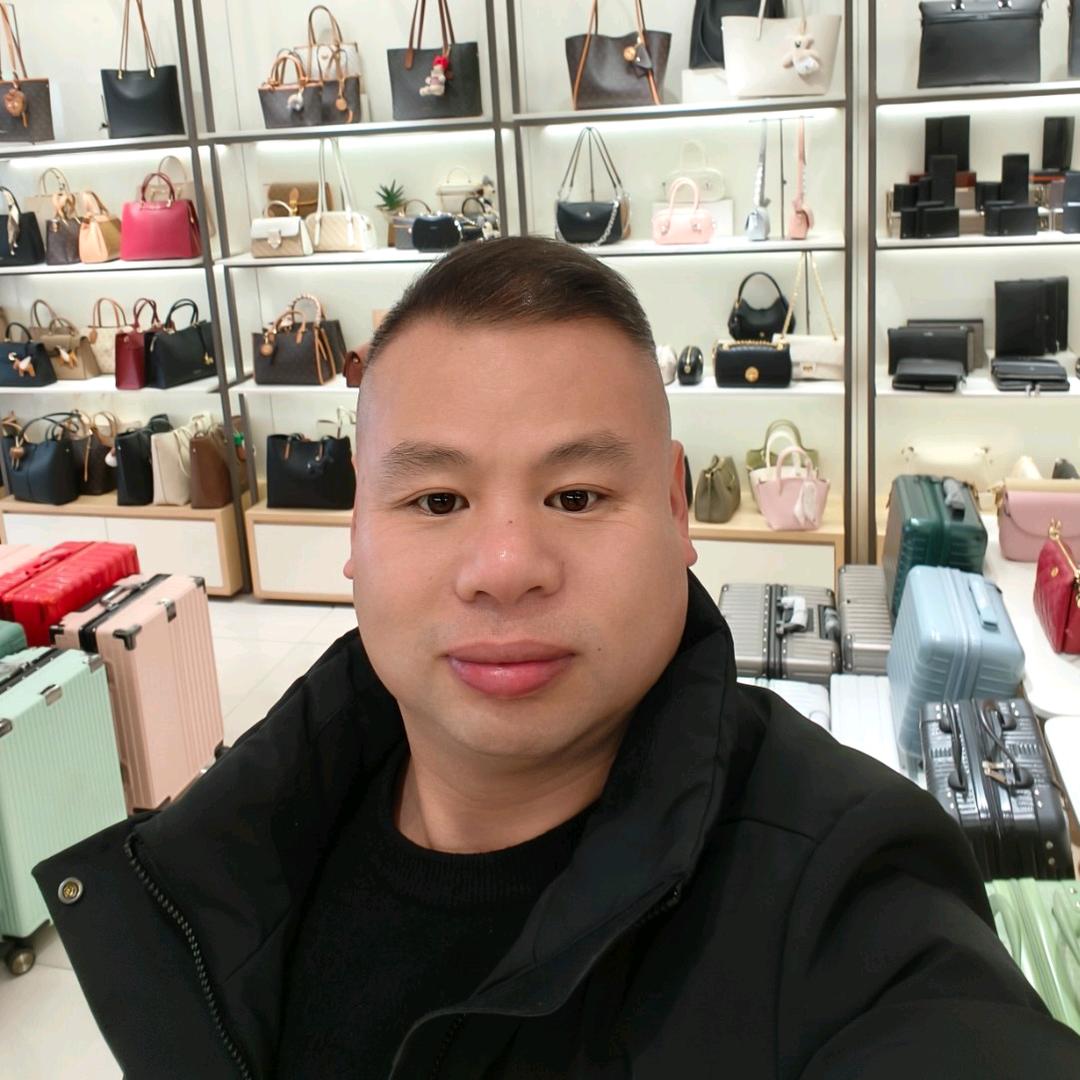 明哥:新邵品牌箱包（黄金回收）