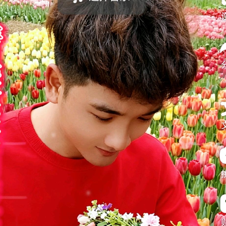 白:B(ღ♡‿♡ღ)ai