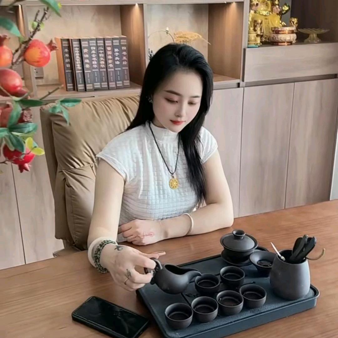 🍒若语（吹牛欠10个嘉年华）