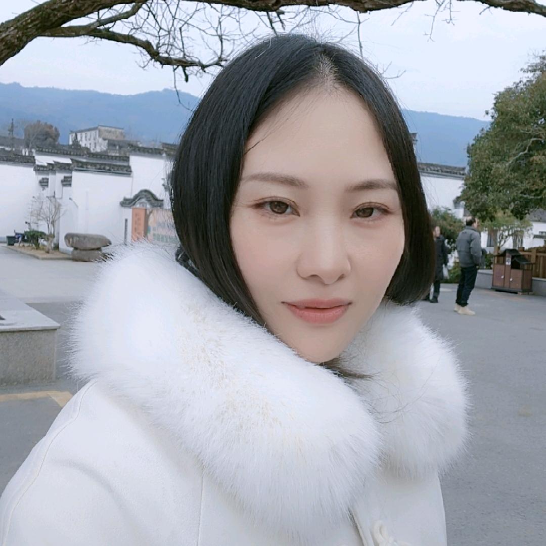 琼