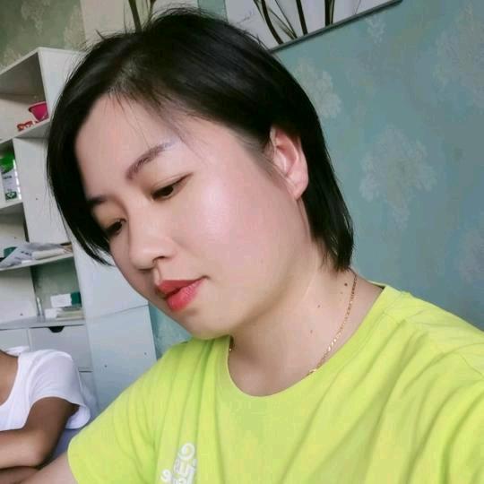 花露水：