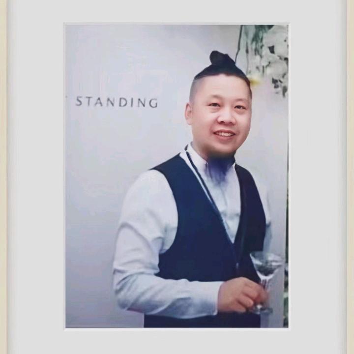 周泽根/负债前行