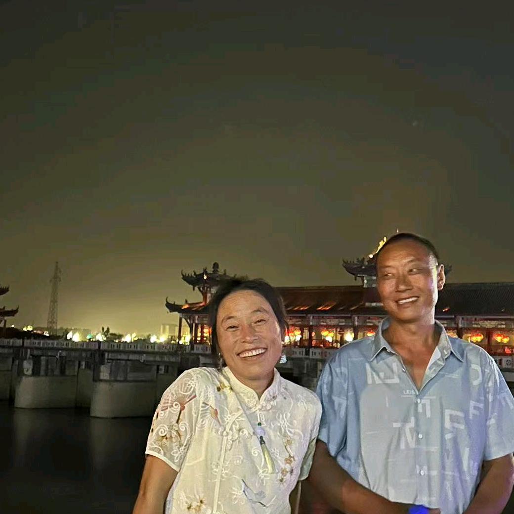 拥有超多水果的杨二姐