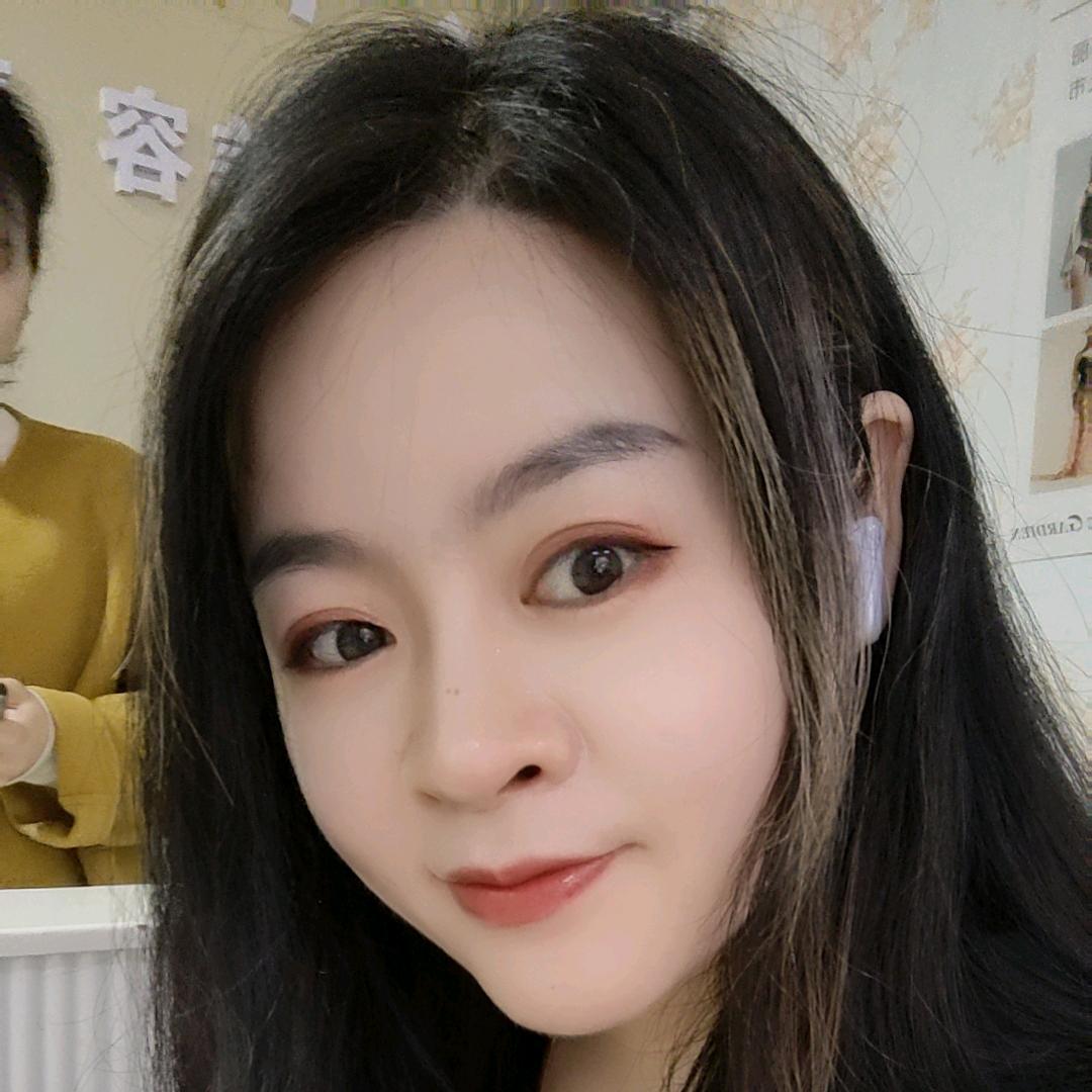 低头？笑