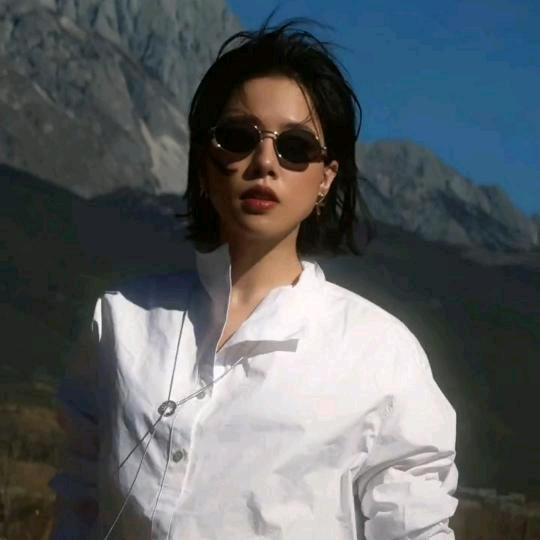 魏老板私服霓尚