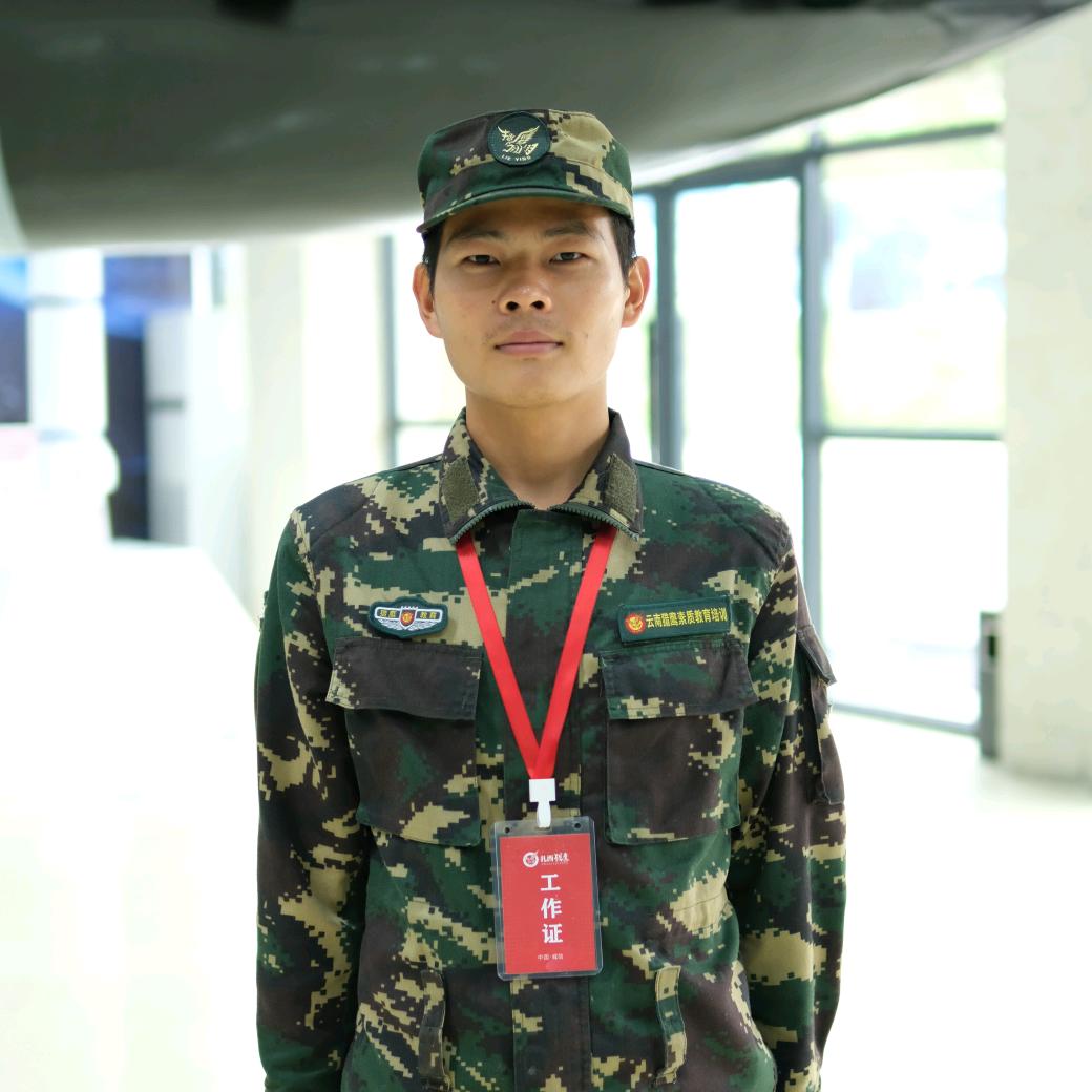 扎西猎鹰吕教官