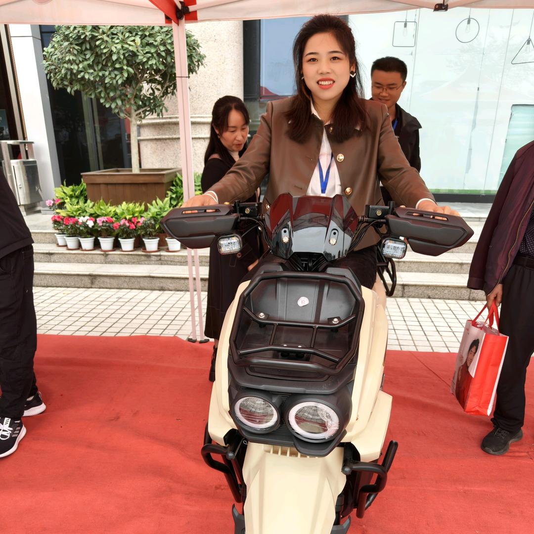 五星钻豹电动车店