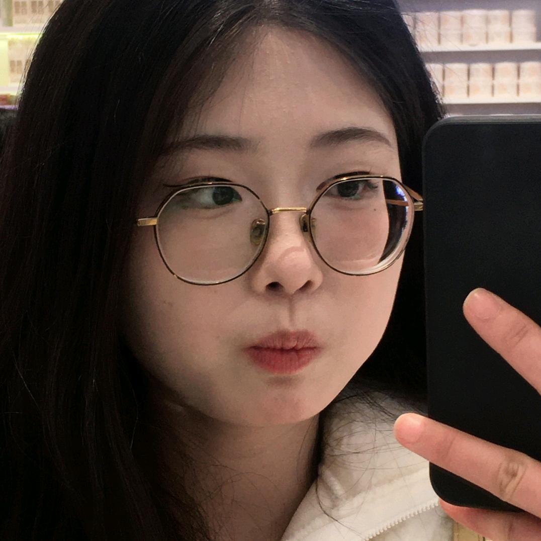 李妍兴.