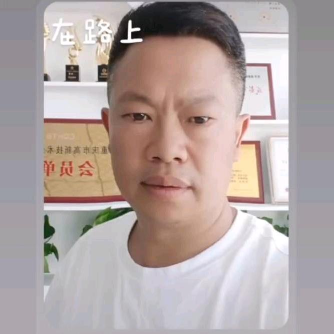 川普板凳
