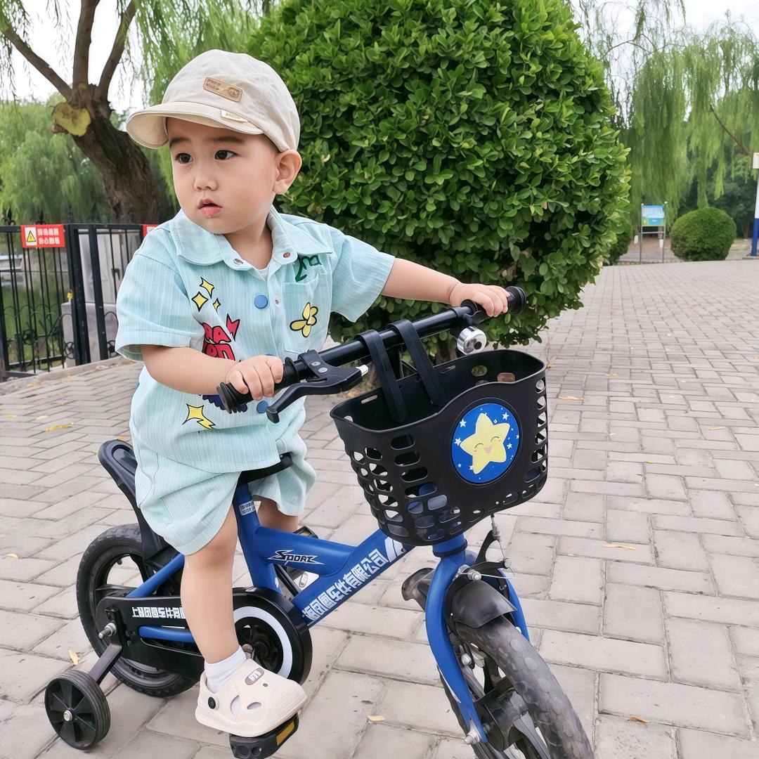 是诚诚麻麻吖