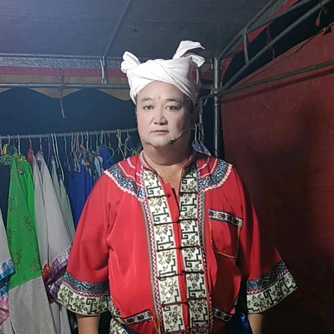 三寨罗胖哥花灯演艺队1359544018