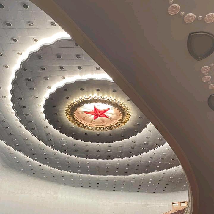 就一卖铁的万先生✈️