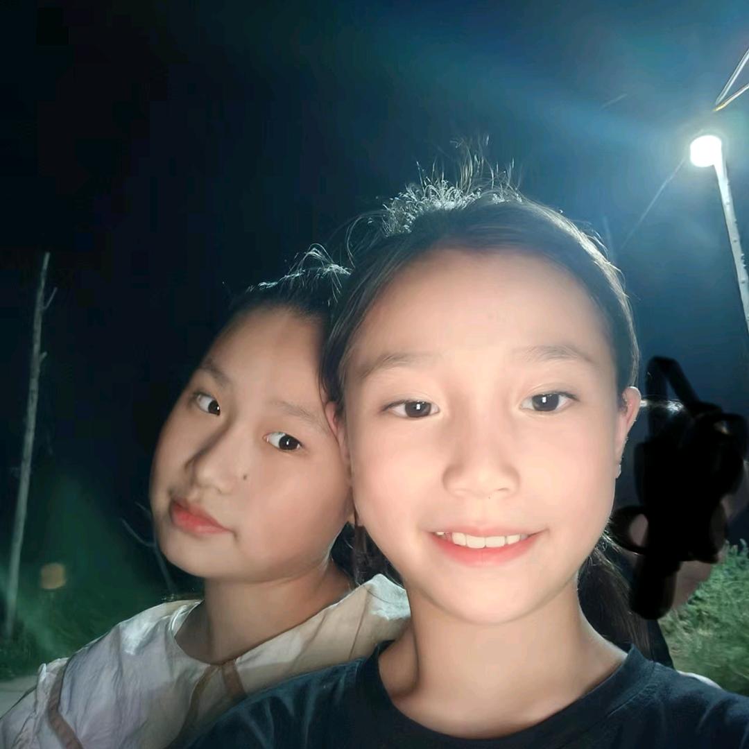 蒙龙涵菲幸福一家人