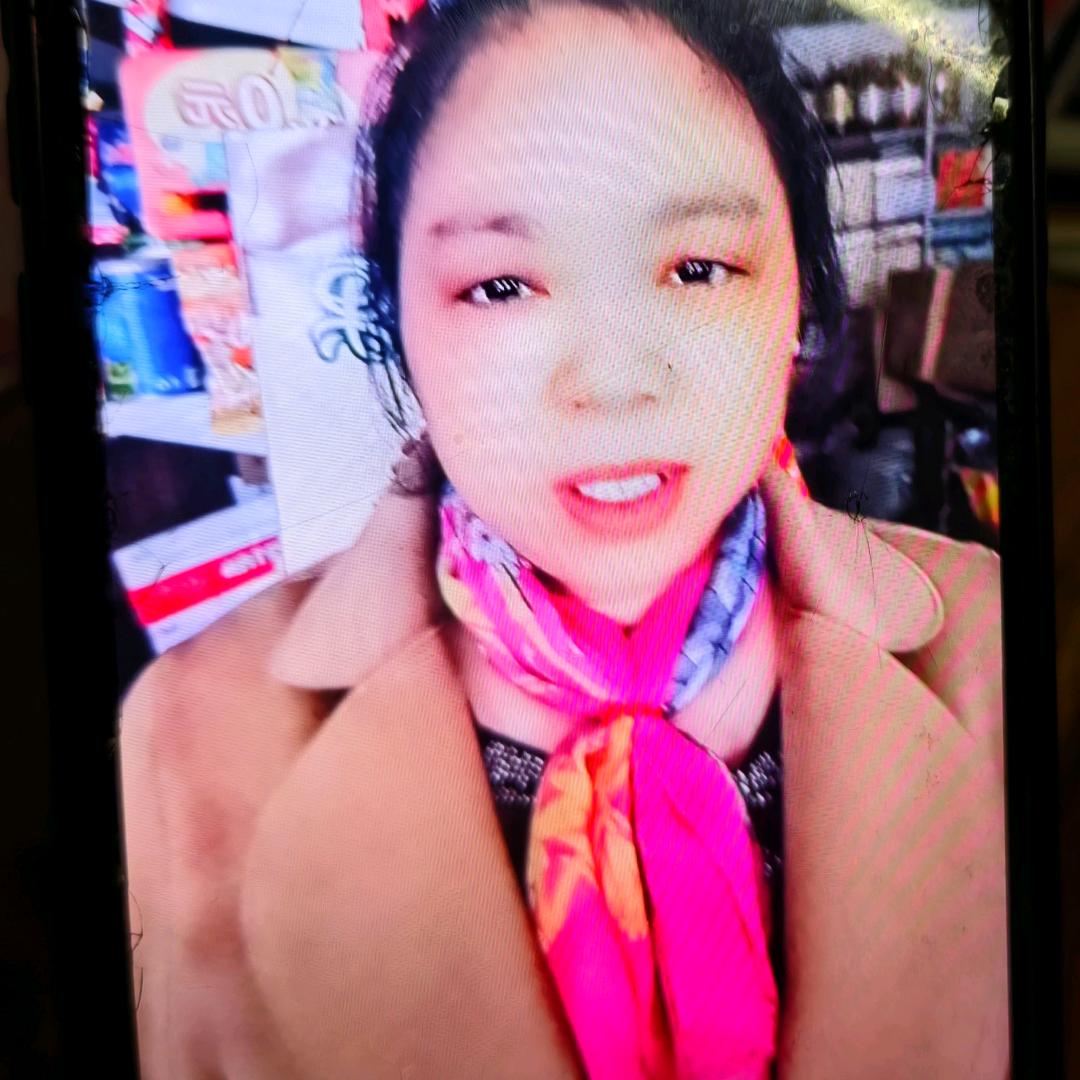 秀芳(四个孩子的宝妈)短视频五至六点直播