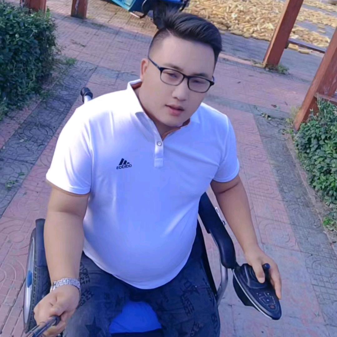 河南上蔡轮椅男孩刘更臣