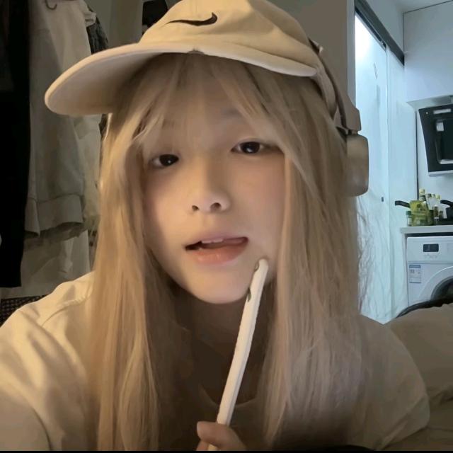 阿柒.