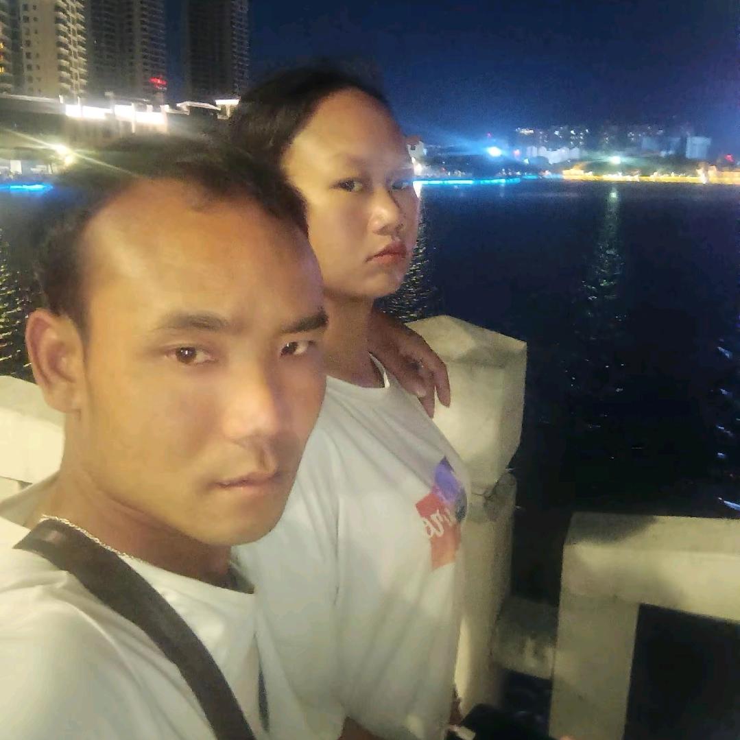 哈尼姑娘