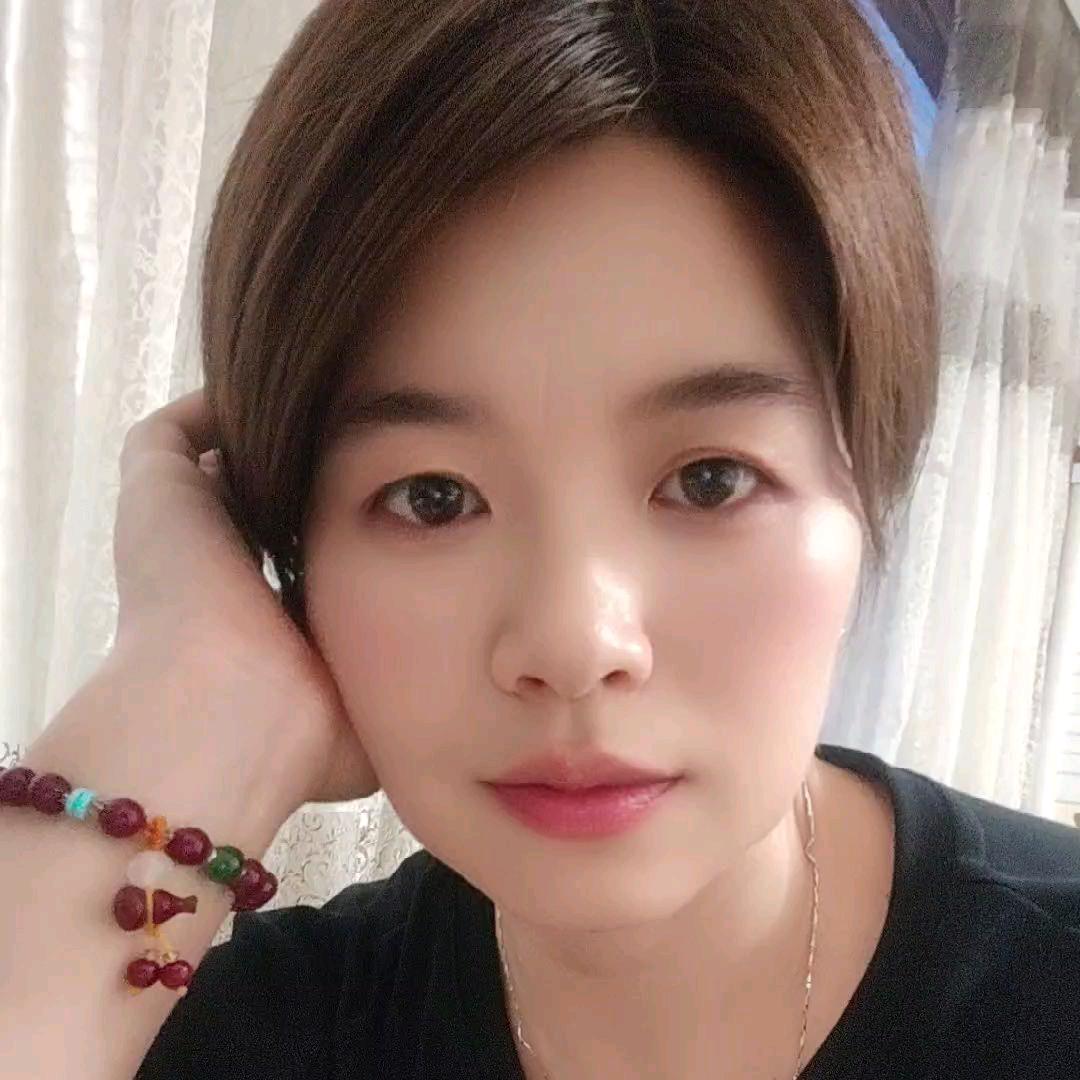 卖家具的小姐姐（福达家居广场）
