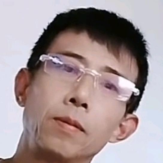 无人撑伞一人行